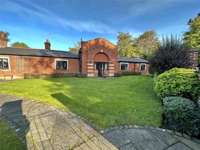 5 Bedroom Bungalow To Rent In London Road, Shenley, Radlett, Hertfordshire, WD7