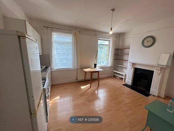 1 Bedroom Flat To Rent In Trehurst Street, London, E5