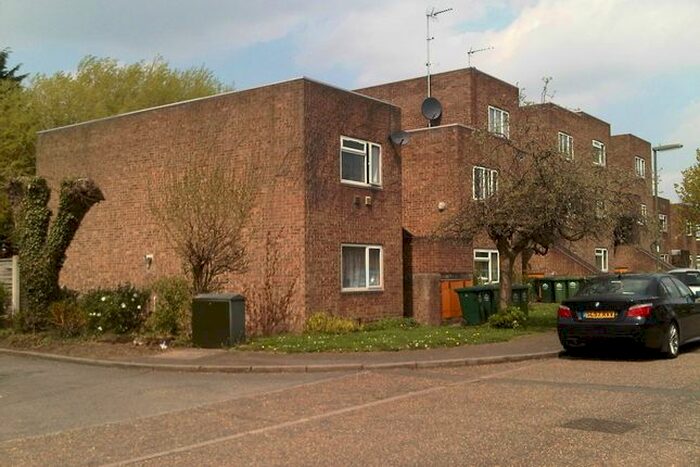 1 Bedroom Flat To Rent In Whitley Close, Staines, TW19