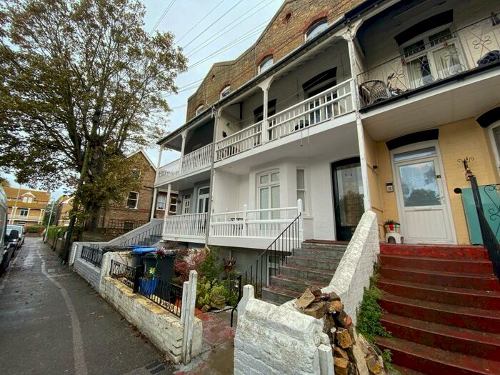 1 Bedroom Flat To Rent In Adrian Square, Westgate-on-sea, CT8