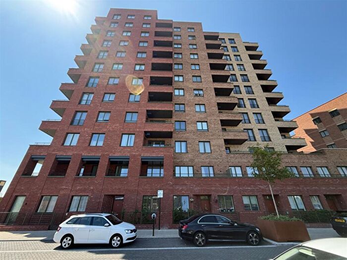 2 Bedroom Apartment To Rent In Vernal Way, London, N18