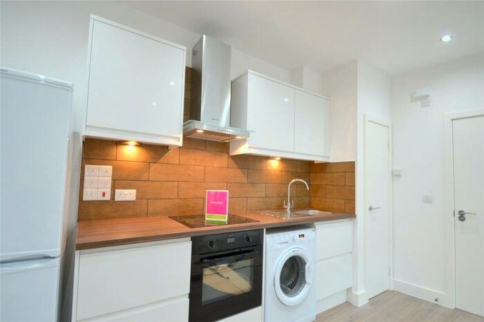 Apartment To Rent In Hastings Place, Croydon, CR0