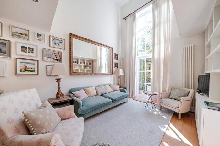 2 Bedroom Maisonette For Sale In Vicarage Crescent, London, SW11