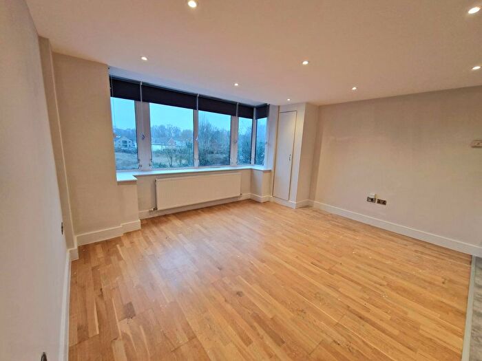 1 Bedroom Flat To Rent In Eastern Road, Bracknell, Berkshire, RG12