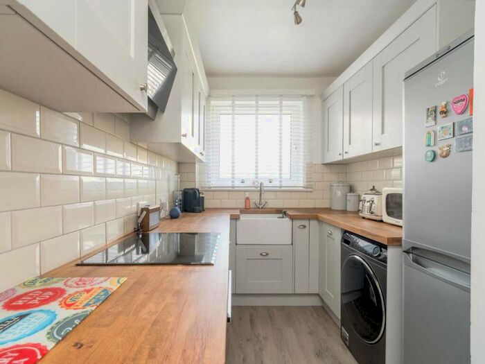 2 Bedroom Flat To Rent In Barnton Court, Barnton, Edinburgh, EH4