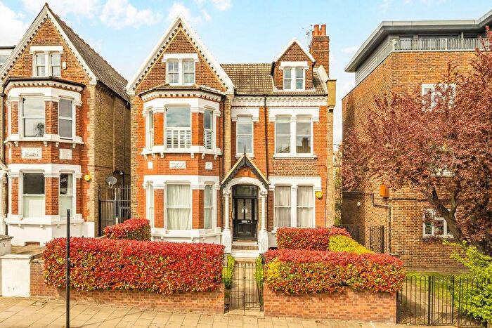 2 Bedroom Flat To Rent In Nightingale Lane, Clapham South, SW12
