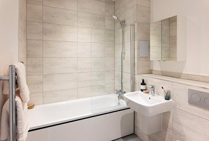 1 Bedroom Apartment To Rent In Apartment, Avebury Boulevard, The Almere, Milton Keynes, Buckinghamshire, MK9