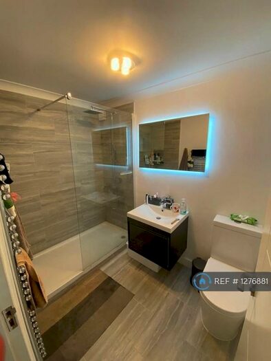 2 Bedroom Flat To Rent In Tideway Court, London, SE16