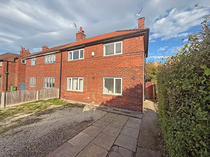 3 Bedroom Semi-Detached House To Rent In Barnsley Road, Wakefield, WF1