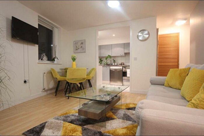 2 Bedroom Flat To Rent In Royal Quay, Liverpool, L3