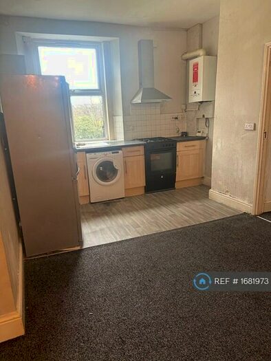 2 Bedroom Flat To Rent In Keighley Road, Bradford, BD8