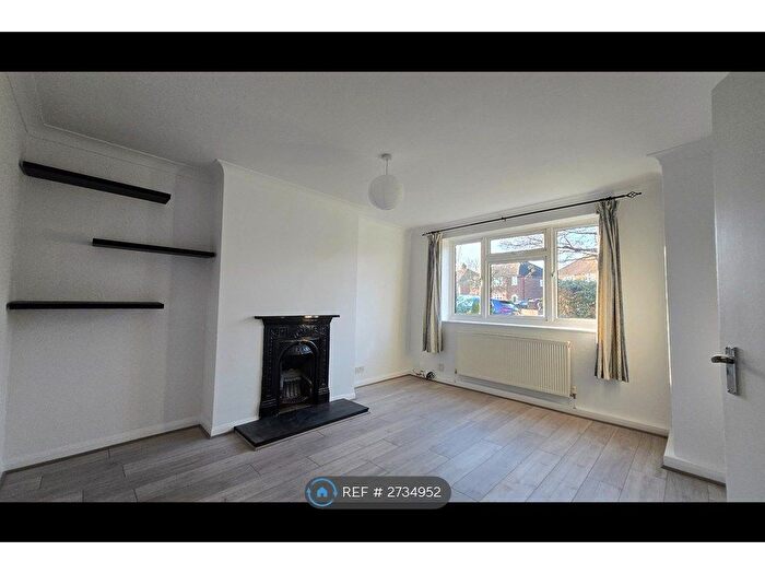 2 Bedroom Maisonette To Rent In Ardrossan Gardens, Worcester Park, KT4