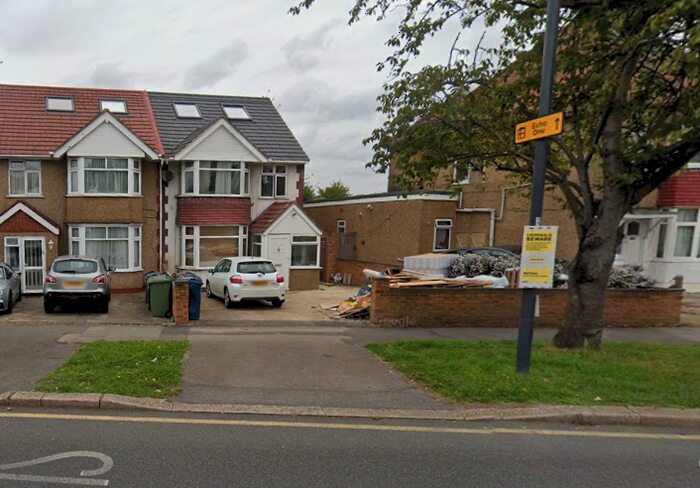 2 Bedroom Bungalow To Rent In Eastcote Lane, Harrow, HA2