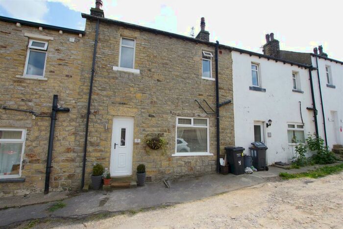 2 Bedroom House To Rent In Ashfield Terrace, Greetland, Halifax, HX4