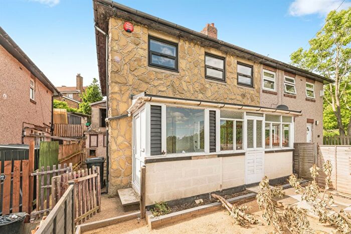 3 Bedroom Semi Detached House For Sale In Holays, Huddersfield, HD5