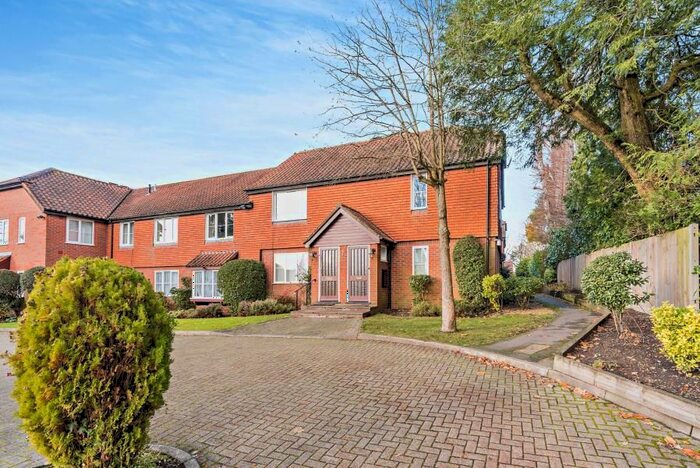 2 Bedroom Maisonette To Rent In Murray Road, Northwood, HA6