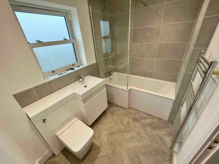 3 Bedroom Link Detached House For Sale In Spring Farm Court, Carlton, Barnsley, S71