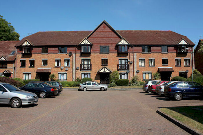 2 Bedroom Flat To Rent In Oriental Road, Woking, GU22