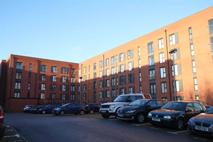 3 Bedroom Apartment To Rent In Irwell Building, Salford, M5