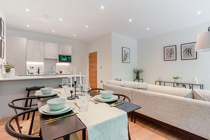 1 Bedroom Flat For Sale In Furlong Road, Bourne End, SL8