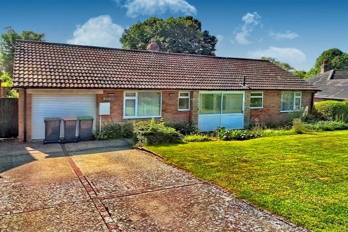 3 Bedroom Bungalow To Rent In The Bury, Pavenham, Bedford, MK43