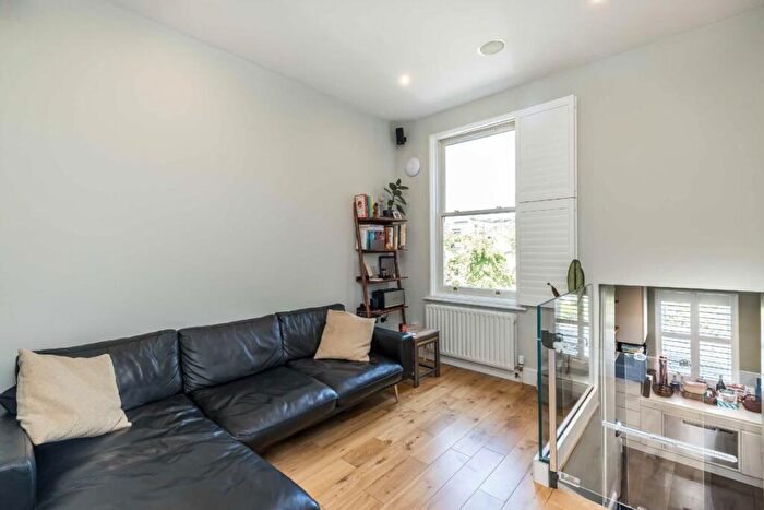 2 Bedroom Flat For Sale In Cavendish Road, Clapham, SW12