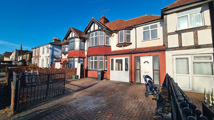 4 Bedroom Semi Detached House To Rent In Bath Road, Hounslow, TW3