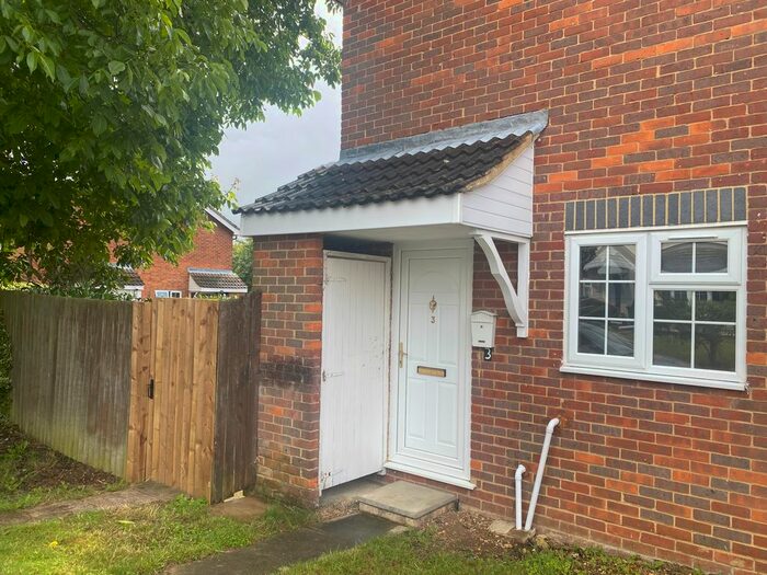 1 Bedroom End Of Terrace House To Rent In Small Crescent, Buckingham, MK18