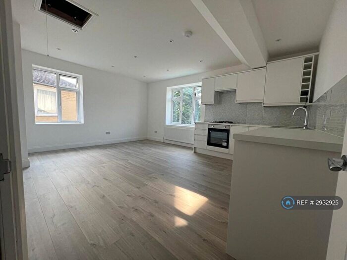 3 Bedroom Flat To Rent In Banstead Road, Caterham, CR3