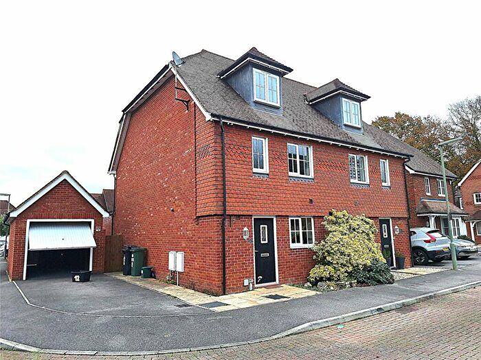 4 Bedroom Semi-Detached House To Rent In Rainbow Close, The Acres, Horley, RH6