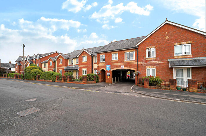 1 Bedroom Flat For Sale In Willow Court, Ackender Road, Alton, GU34