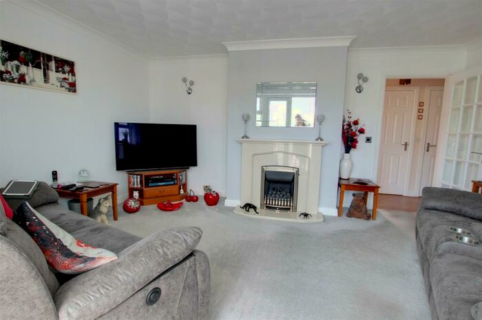 2 Bedroom Detached Bungalow For Sale In Aqua Drive, Mablethorpe, LN12