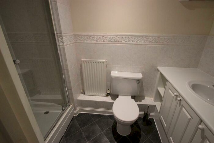 3 Bedroom Flat To Rent In Venneit Close, OX1