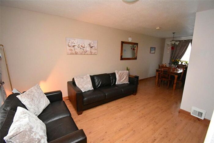 3 Bedroom End Of Terrace House For Sale In Fensome Drive, Houghton Regis, Dunstable, Bedfordshire, LU5
