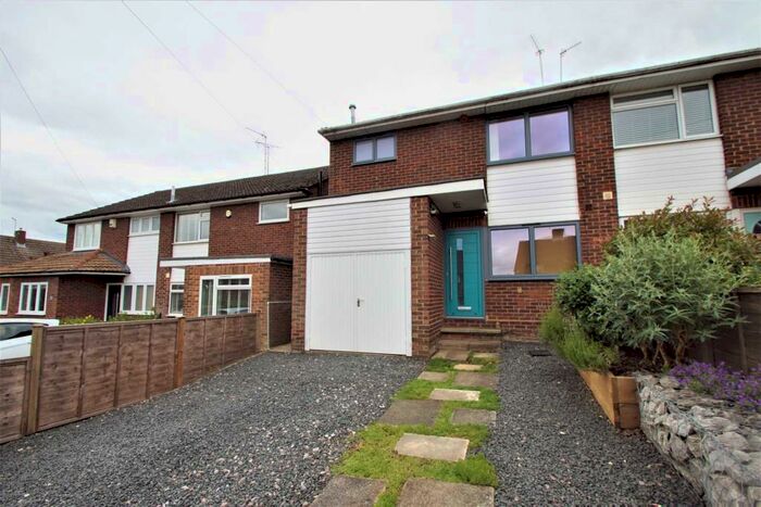 3 Bedroom Semi-Detached House To Rent In New Road Hertford, SG14