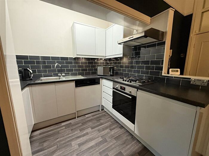 1 Bedroom Flat To Rent In Newton Villas, Leeds, LS7