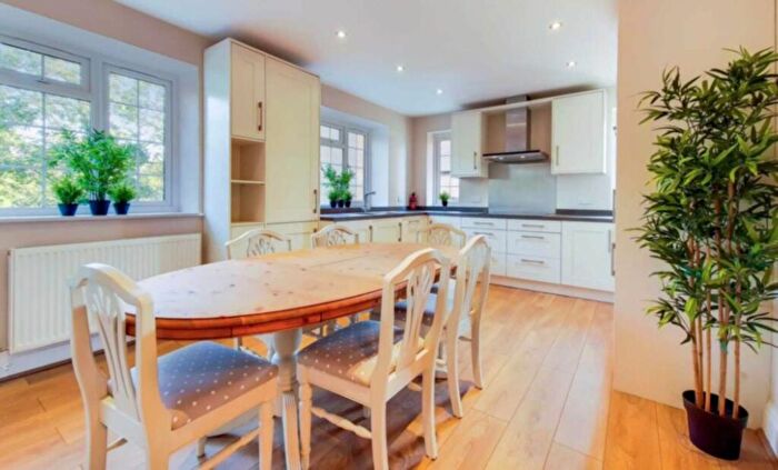 4 Bedroom Apartment For Sale In Havertsock Hill, Belsize Park, NW3