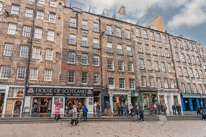 2 Bedroom Flat To Rent In James Court, Central, Edinburgh, EH1