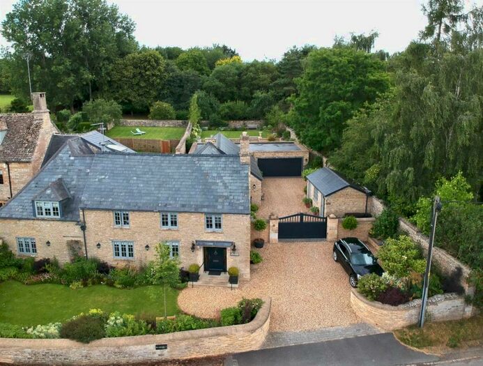 3 Bedroom Semi-Detached House To Rent In Oxfordshire, OX7