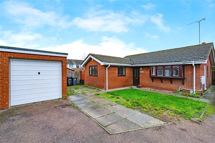 3 Bedroom Bungalow For Sale In Almond Close, Luton, Bedfordshire, LU3