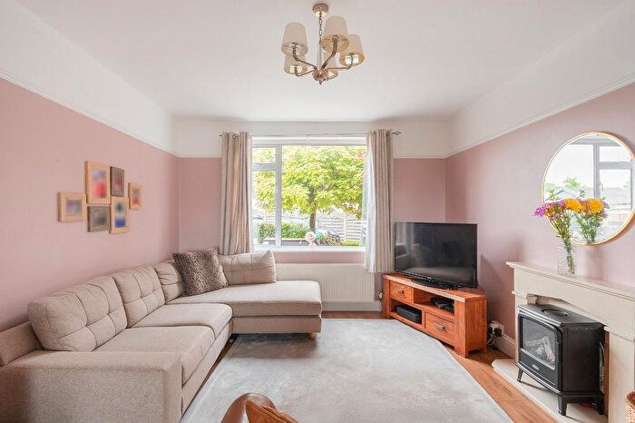 3 Bedroom Semi-Detached House For Sale In Mangotsfield Road, Mangotsfield, BS16