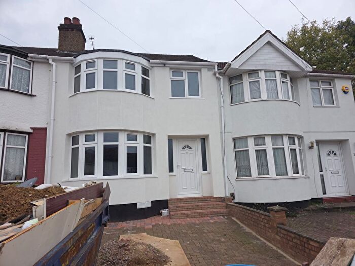 4 Bedroom Semi-Detached House To Rent In Harrow, HA2