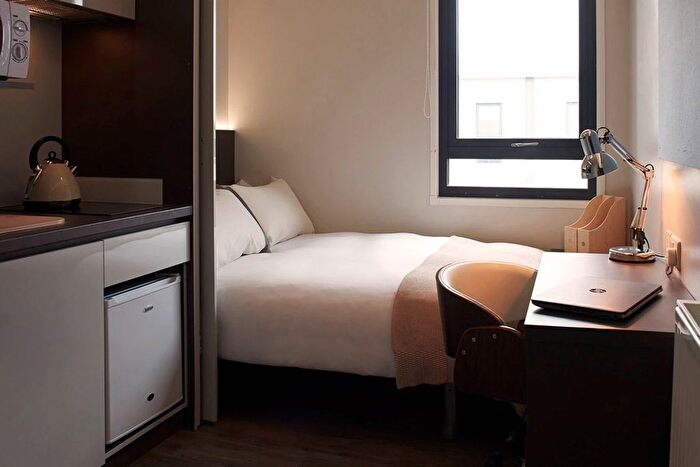 Studio To Rent In Holloway Road, London, N7