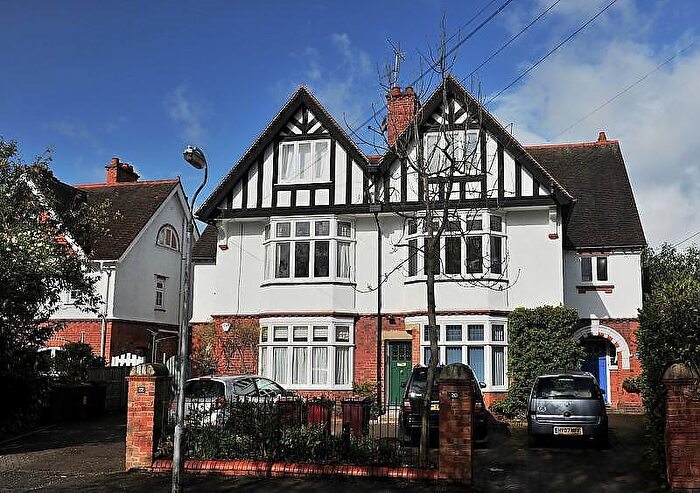 2 Bedroom Apartment To Rent In Cintra Avenue, Reading, RG2