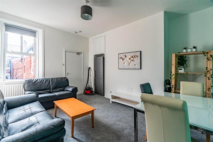5 Bedroom Maisonette To Rent In £pppw - Tavistock Road, Jesmond, NE2