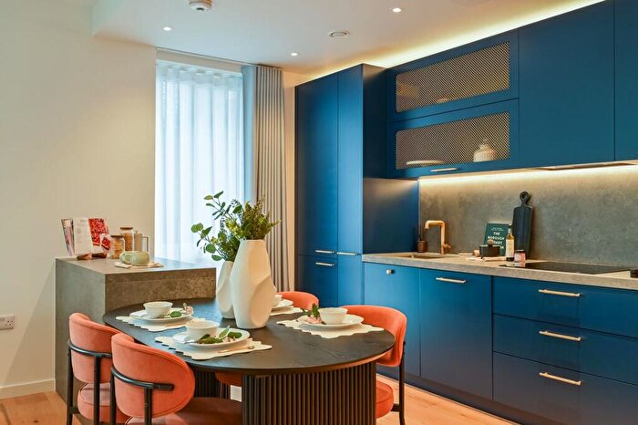 3 Bedroom Flat For Sale In GoodLuck Hope, Canary Wharf, London, E14