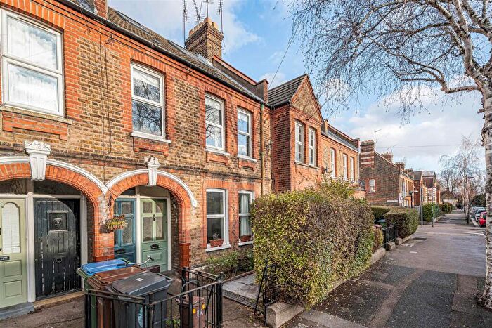 2 Bedroom Maisonette To Rent In Winns Avenue, Walthamstow, London, E17