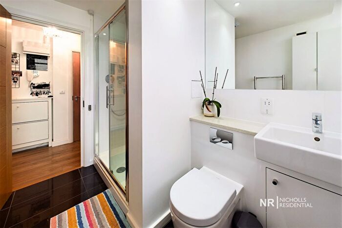 1 Bedroom Flat For Sale In East Street, Epsom, KT17