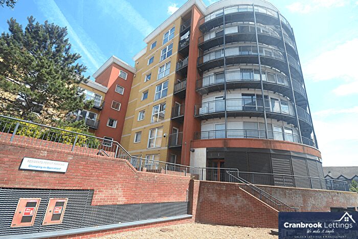 2 Bedroom Flat To Rent In Royal Crescent, IG2
