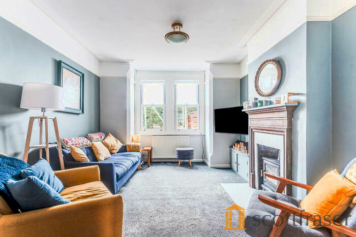 3 Bedroom Semi-Detached House To Rent In Hollow Way, Oxford, OX4